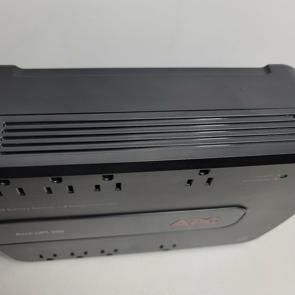 APC Back-UPS ES 550 BE550G 8-Outlet Battery Back Up Surge Protector - Picture 3 of 9